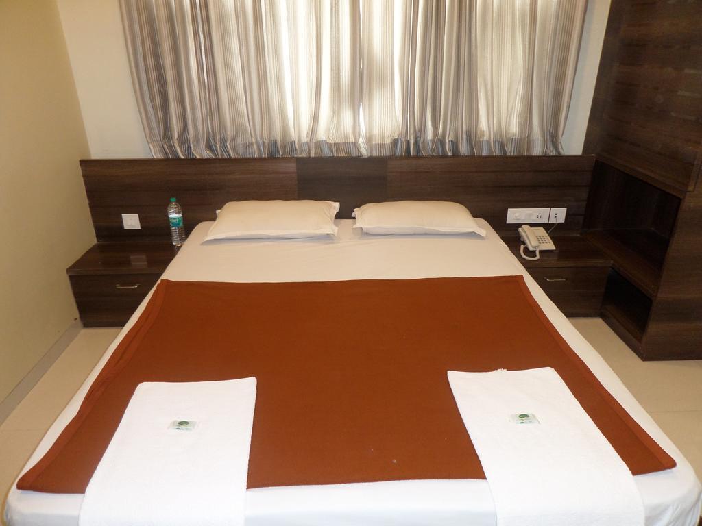Sai Heera Residency Hotel Sirdi Szoba fotó