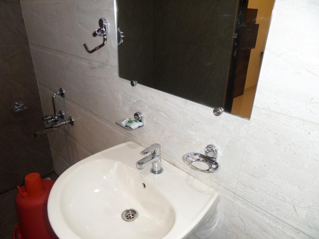 Sai Heera Residency Hotel Sirdi Szoba fotó