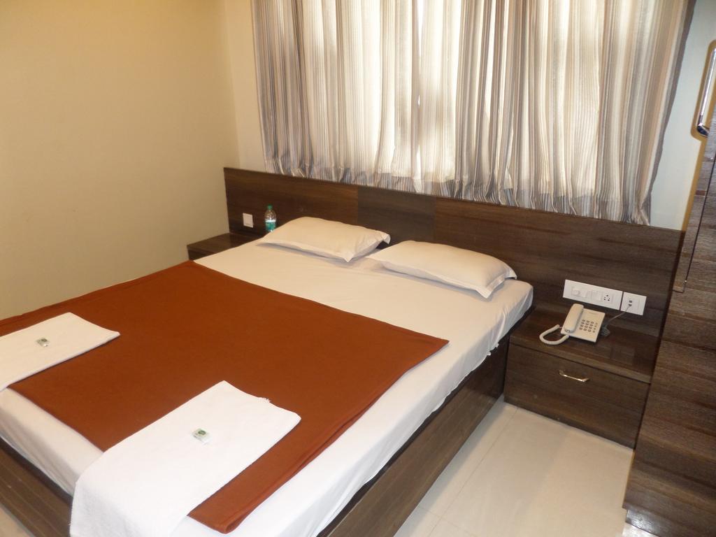 Sai Heera Residency Hotel Sirdi Szoba fotó