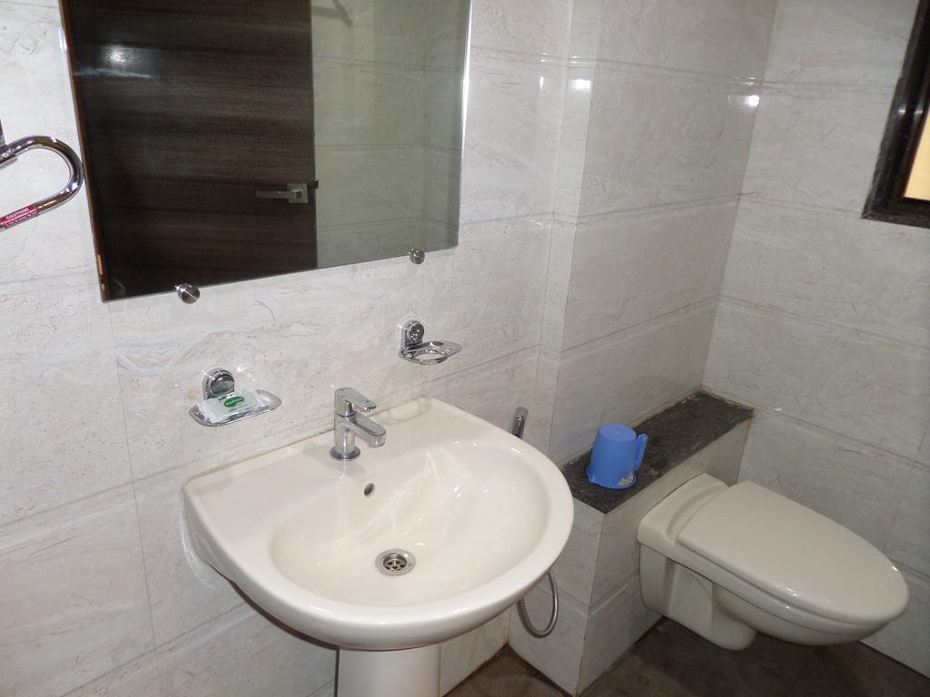 Sai Heera Residency Hotel Sirdi Szoba fotó