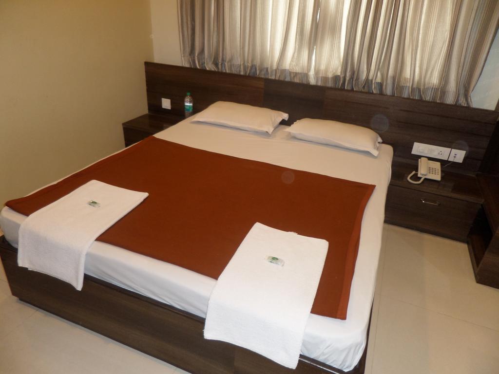 Sai Heera Residency Hotel Sirdi Szoba fotó