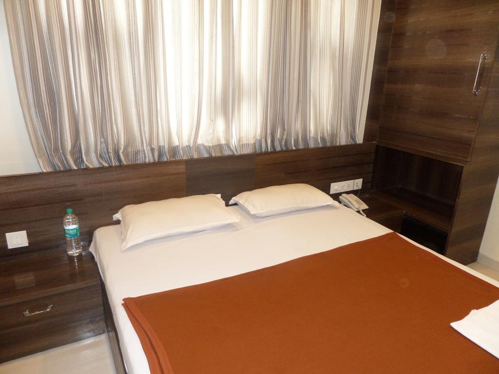 Sai Heera Residency Hotel Sirdi Szoba fotó