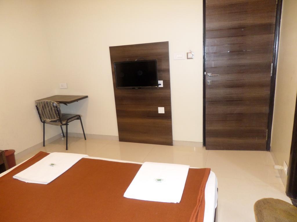 Sai Heera Residency Hotel Sirdi Szoba fotó
