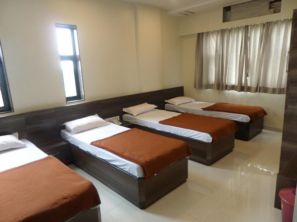 Sai Heera Residency Hotel Sirdi Szoba fotó