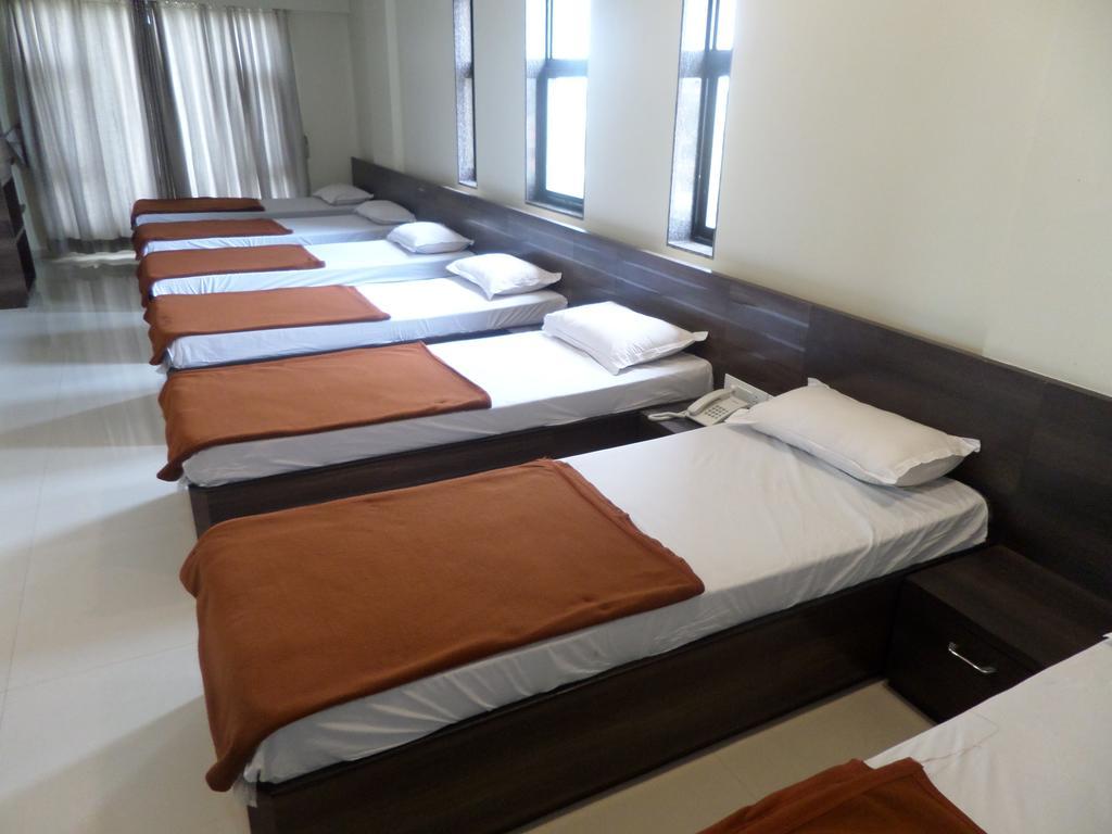 Sai Heera Residency Hotel Sirdi Szoba fotó