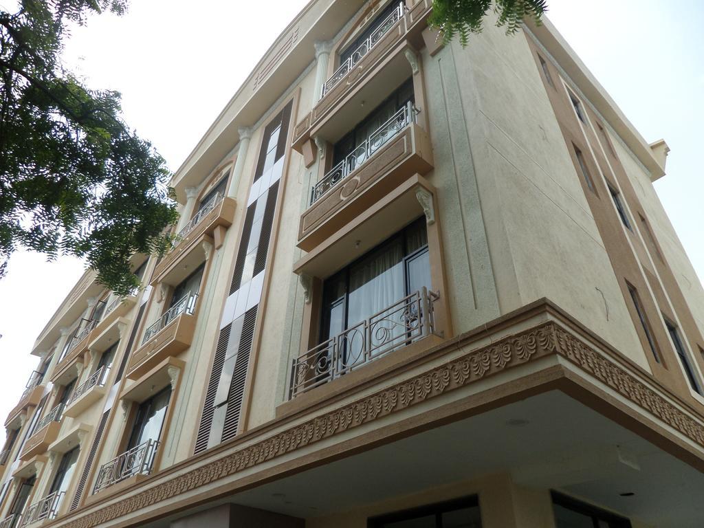 Sai Heera Residency Hotel Sirdi Kültér fotó