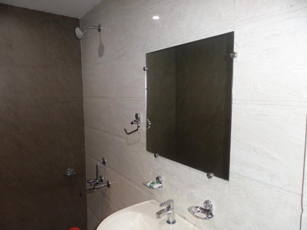 Sai Heera Residency Hotel Sirdi Kültér fotó