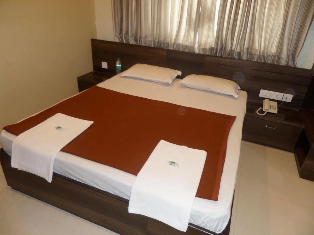 Sai Heera Residency Hotel Sirdi Kültér fotó